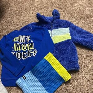 Baby girl warm clothes jacket and sweater and scarf size 4 to 5 year used